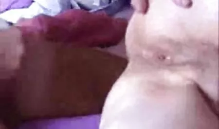 Hot pantat rambut coklat dengan wajah imut gudang porni Vanessa mengambil tebal kemaluan