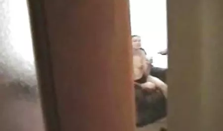 Hot lesbian dengan jembut tebal Banci gudang bokev sialan di sofa