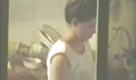 Blondie gudang video porn Den renang
