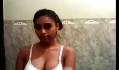 Tua pergi young gudang film porn - old man Fucks seksi cewek seksi di sofa